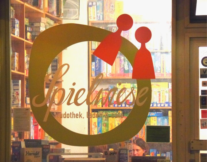 Shop front Spielwiese Berlin